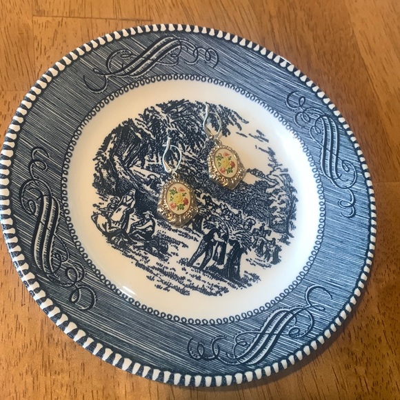 Vintage Jewelry - Vintage Floral Earrings